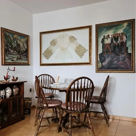 Folklore Retreat With Art & Mountain Views شقة