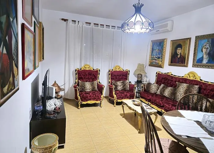 Folklore Retreat With Art & Mountain Views