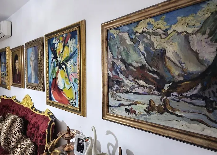 Folklore Retreat With Art & Mountain Views