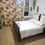Folklore Retreat With Art & Mountain Views Τίρανα