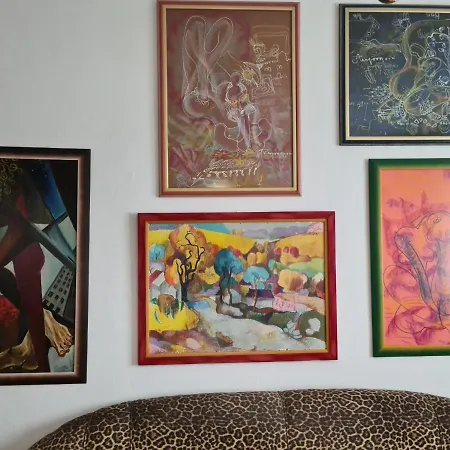 Folklore Retreat With Art & Mountain Views Τίρανα