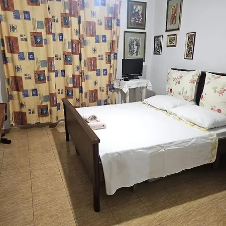 Folklore Retreat With Art & Mountain Views Τίρανα