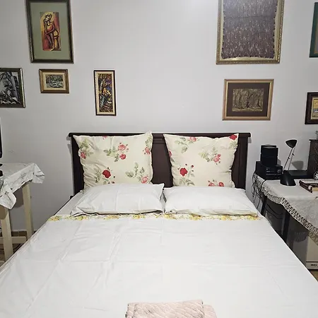 Folklore Retreat With Art & Mountain Views * Tirana