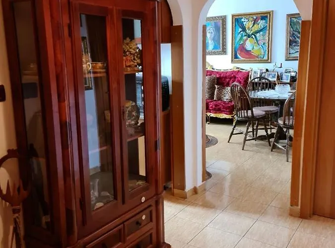 Folklore Retreat With Art & Mountain Views * Tirana