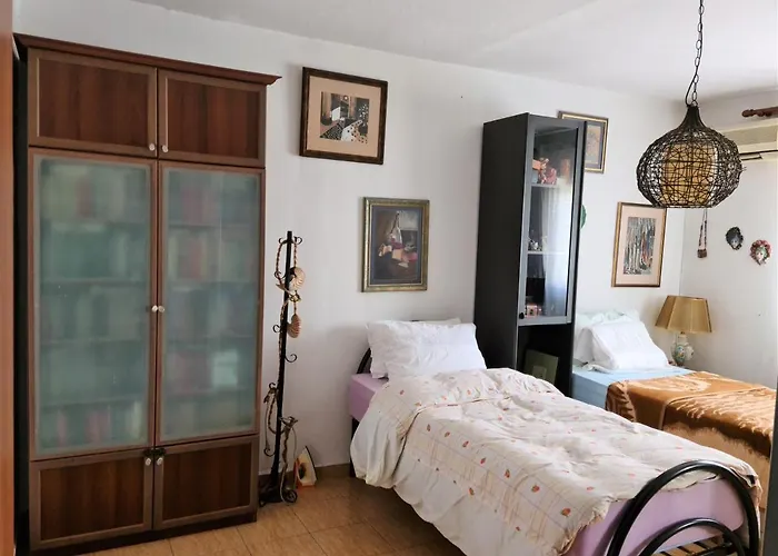 Apartment Folklore Retreat With Art & Mountain Views