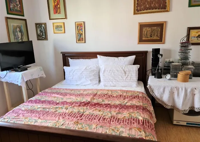 Folklore Retreat With Art & Mountain Views * Tirana