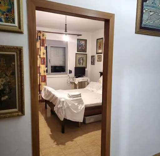 Apartment Folklore Retreat With Art & Mountain Views Tirana