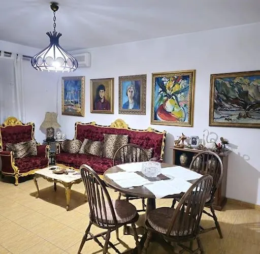 Folklore Retreat With Art & Mountain Views Apartment *